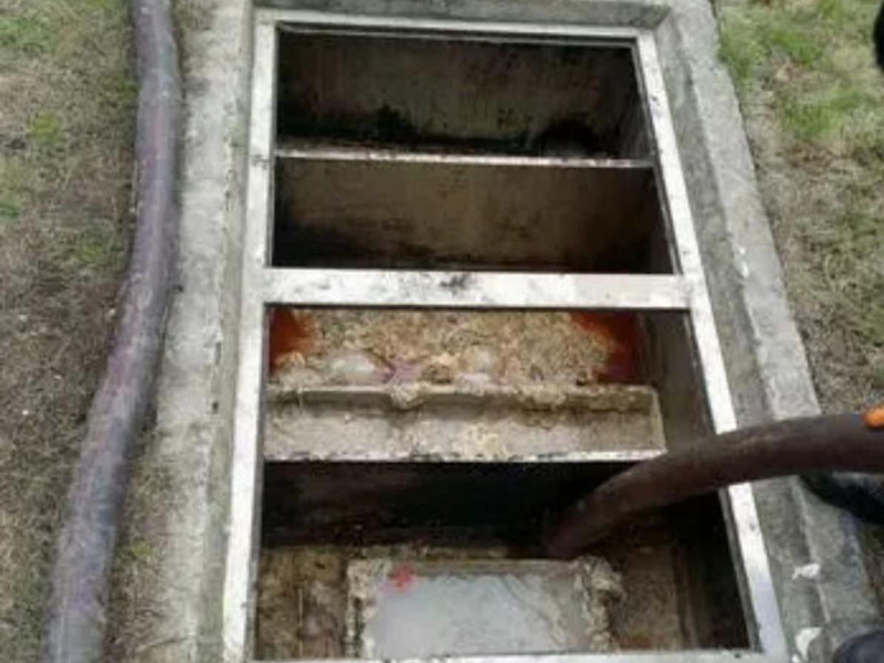 蒋场镇隔油池清理