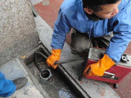 蒋场镇疏通下水道