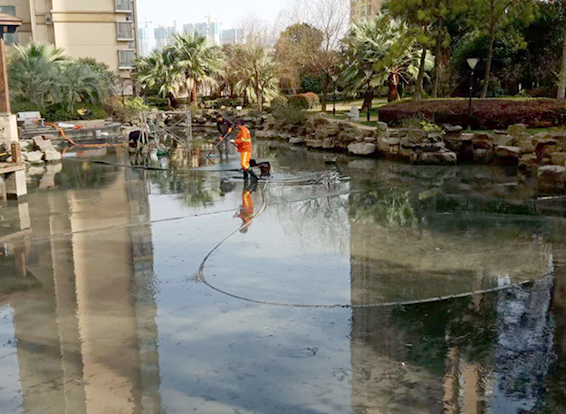 蒋场镇景观池淤泥清理
