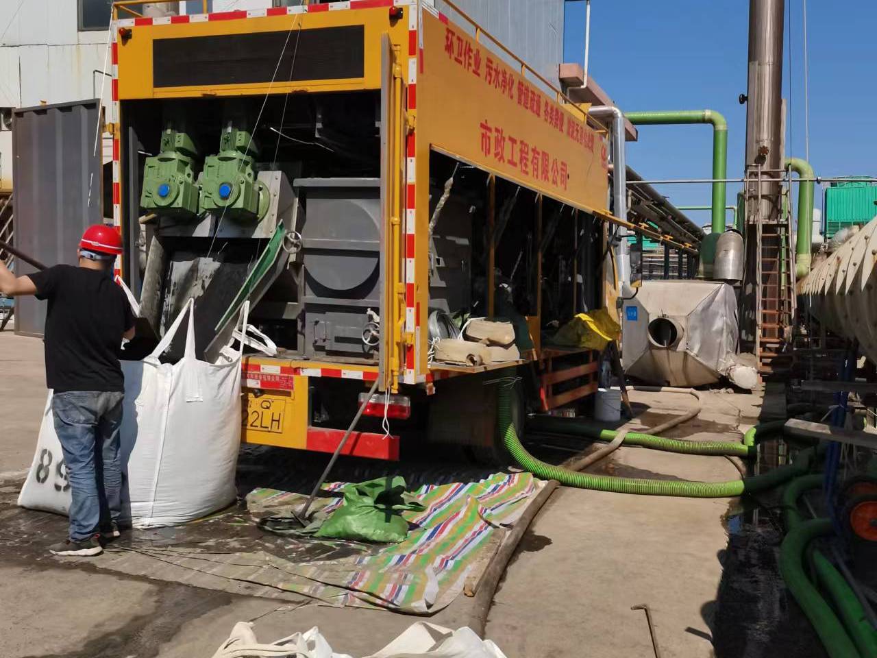 蒋场镇淤泥压干处理