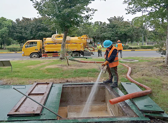 蒋场镇化油池清理